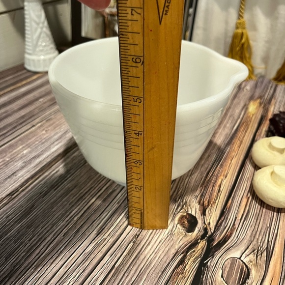 HAMILTON BEACH Vintage Milk Glass Mixing Bowl – Mid-Century USA - Picture 9 of 11